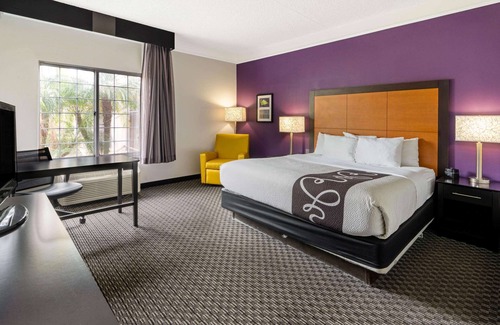 Central Scottsdale Hotel | La Quinta Inn & Suites by Wyndham Phoenix Scottsdale