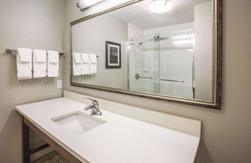 Duluth Hotel | La Quinta Inn & Suites by Wyndham Duluth