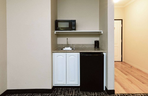 Garland Hotel | La Quinta Inn & Suites by Wyndham Garland Harbor Point