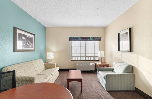Southeast Houston Hotel | La Quinta Inn & Suites by Wyndham Houston Hobby Airport