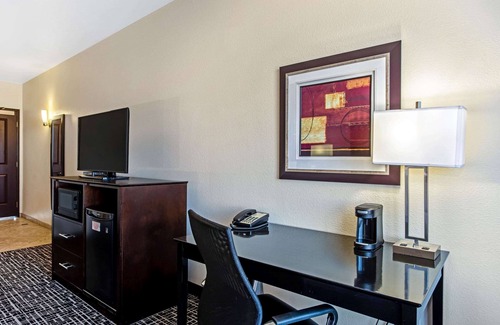 Montbello Hotel | La Quinta Inn & Suites by Wyndham Denver Gateway Park