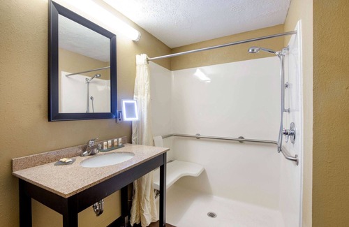 Elkview Hotel | La Quinta Inn & Suites by Wyndham Elkview - Charleston NE