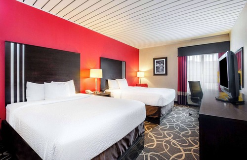 Elkview Hotel | La Quinta Inn & Suites by Wyndham Elkview - Charleston NE