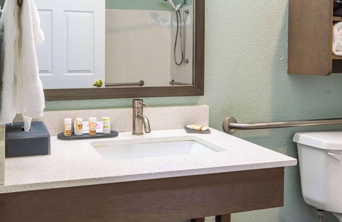 Newport Hotel | La Quinta Inn & Suites by Wyndham Newport