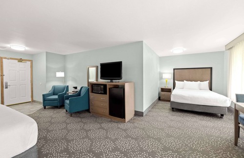 Newport Hotel | La Quinta Inn & Suites by Wyndham Newport