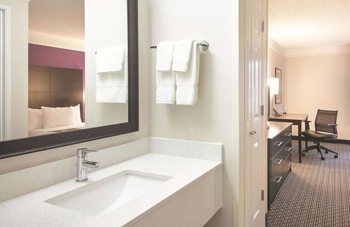 McNeil Hotel | La Quinta Inn & Suites by Wyndham Austin Round Rock