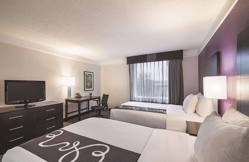 McNeil Hotel | La Quinta Inn & Suites by Wyndham Austin Round Rock