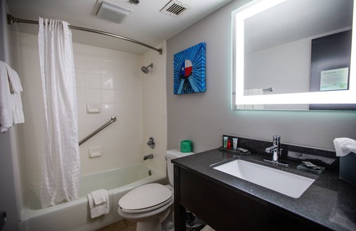 Northwest Dallas Hotel | La Quinta Inn & Suites by Wyndham Dallas I-35 Walnut Hill Ln