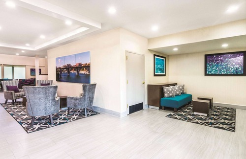 Loudon Hotel | La Quinta Inn & Suites by Wyndham Loudon