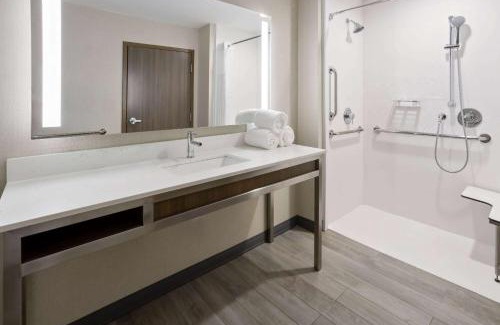 Locust Grove Hotel | La Quinta Inn & Suites by Wyndham Locust Grove