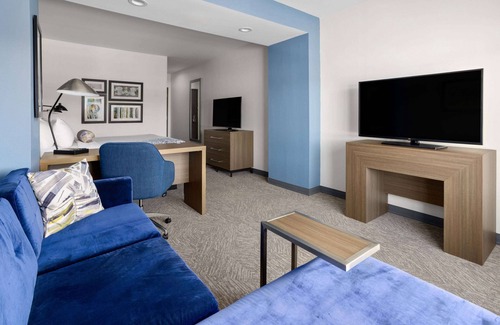 Locust Grove Hotel | La Quinta Inn & Suites by Wyndham Locust Grove
