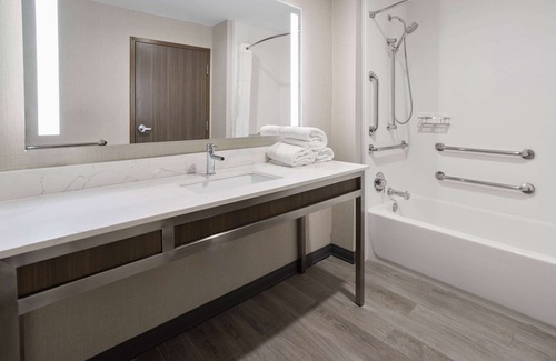 Locust Grove Hotel | La Quinta Inn & Suites by Wyndham Locust Grove