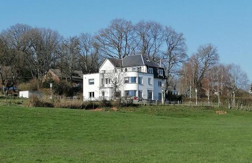Stavelot House | La Roseraie