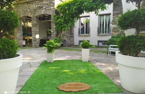 Buguggiate Bed & Breakfast | "La Selvetta" bed and breakfast