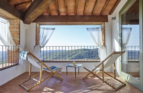 Rosennano Apartment | LA TORRE, AN EAGLE NEST ABOVE THE TUSCANY LANDSCAPE