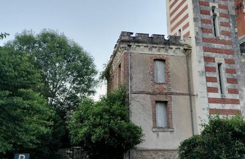 Auzouer-en-Touraine House | la tour carrée d'un chateau