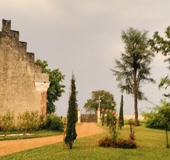Auzouer-en-Touraine House | la tour carrée d'un chateau