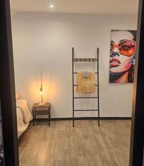 Sedan Apartment | La tour des graffitis -T2-Wi-Fi