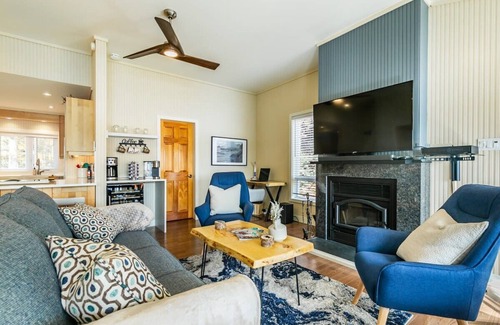 Eastman Ski Chalet | La Tranquilla - calm & comfort
