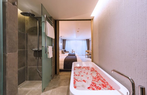 Khuekkhak Hotel | La Vela Khao Lak