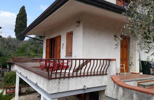 Corsanico-Bargecchia House | La villetta bianca