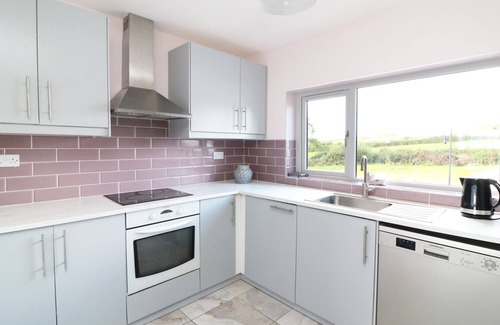 Kilrush Cottage | LABASHEEDA, pet friendly, with open fire in Labasheeda, County Clare