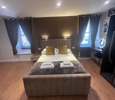 Wylam House | Laburnum Guest House at Bistro En Glaze