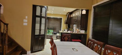 Bout-de-l'Ile Villa | Lady Eden Waterfront Mansion