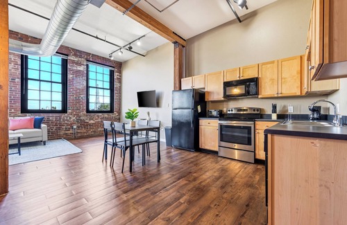 Lafayette Square Apartment | Lafayette 502 I Spacious and Cozy 1Bd/1Bd