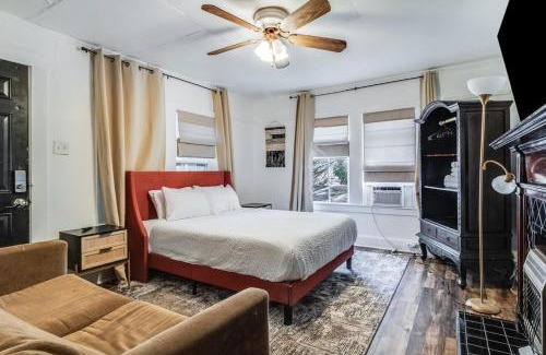 Freetown - Port Rico Apartment | Lafayette at Your Doorstep, Private RM