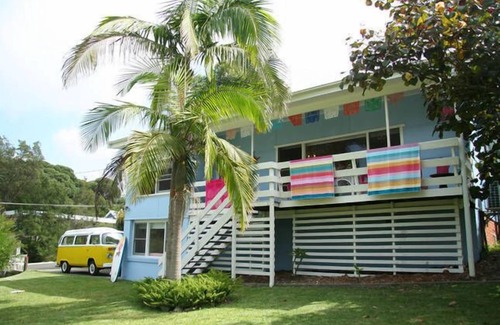 Hyams Beach House | Laguna Blue at Hyams Beach- with WIFI - Pet Friendly & 4pm check-out on Sundays