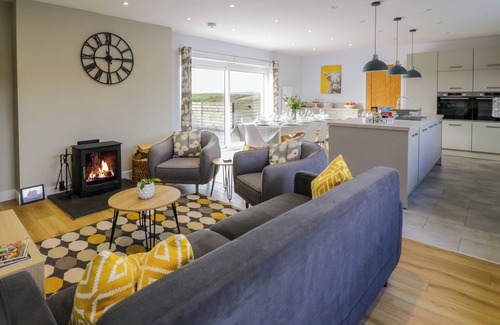 Kirkmichael Cottage | LAIGH BALSARROCH FARMHOUSE, family friendly in Dalrymple