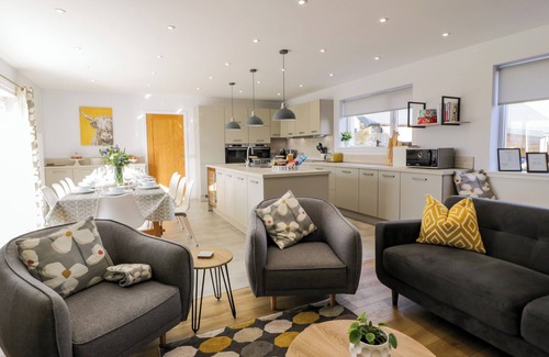 Kirkmichael Cottage | LAIGH BALSARROCH FARMHOUSE, family friendly in Dalrymple