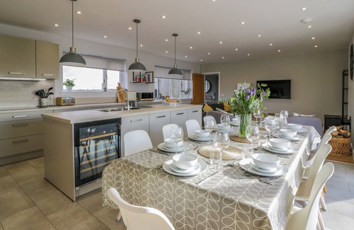 Kirkmichael Cottage | LAIGH BALSARROCH FARMHOUSE, family friendly in Dalrymple