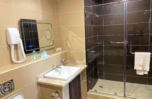 Osogbo Hotel | LAIM Hotels And Suites Oshogbo