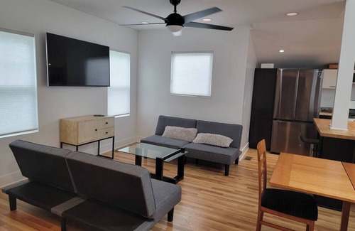 Cleveland Apartment | Lake Access. 1st floor in house.