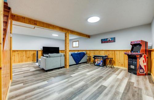 Tobyhanna House | Lake and Pool Access Poconos Retreat in Tobyhanna!