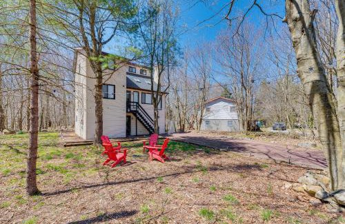 Tobyhanna House | Lake and Pool Access Poconos Retreat in Tobyhanna!