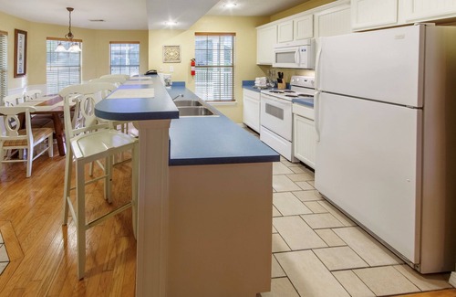 Conroe Villa | Lake Conroe Vacation | 5 Pools + 18-Hole Mini Golf