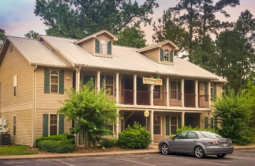 Conroe Villa | Lake Conroe Vacation | 5 Pools + 18-Hole Mini Golf