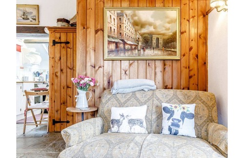 Endon Cottage | Lake Cottage -Peaceful relaxing Venue.