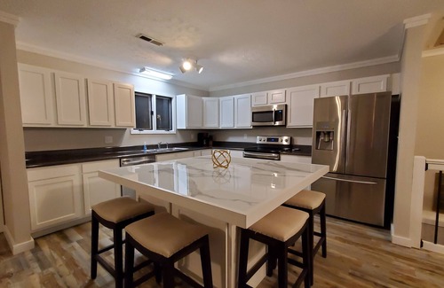 Cedar Bluff House | LAKE FRONT 3BR/3BA HOUSE with PRIVATE DOCK!