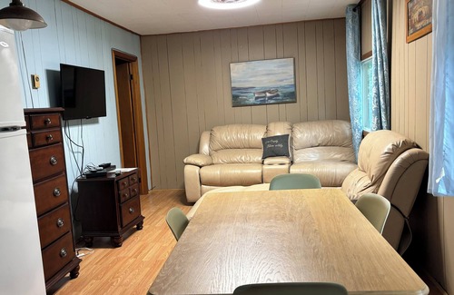 Norland Cottage | Lake Front Hideaway Resort 10 Total cabins-Lake view and Private Beach