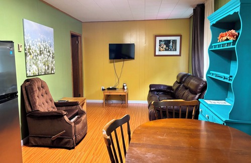 Norland Cottage | Lake Front Hideaway Resort 10 Total cabins-Lake view and Private Beach
