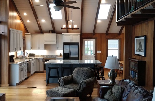 Troutman House | Lake Front Home With Beautiful Veiw And Deep Water