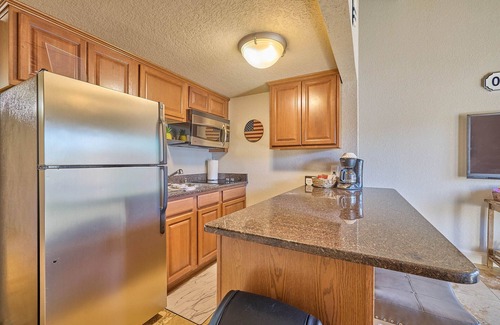 Mid America Condo | Lake Front in Hot Springs! Cozy, Water views and more!