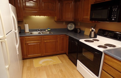 Vonore Cabin | Lake Front Lodge With Beautiful Lake Views And 5 Bedrooms And 5 Bathrooms.