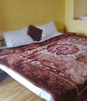 Mulligoor Hotel | Lake Front Resort