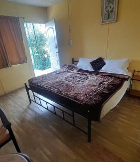 Mulligoor Hotel | Lake Front Resort