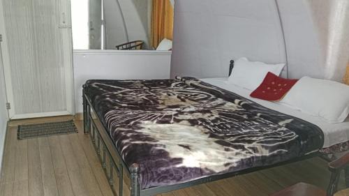 Mulligoor Hotel | Lake Front Resort